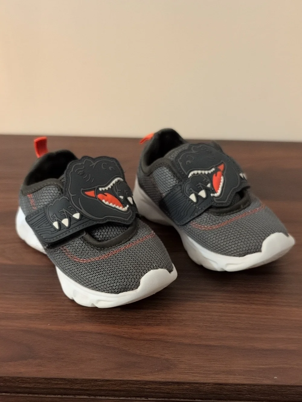 Carter's Green & Red T-Rex Kids Sneakers Size 9M (Toddler Size)